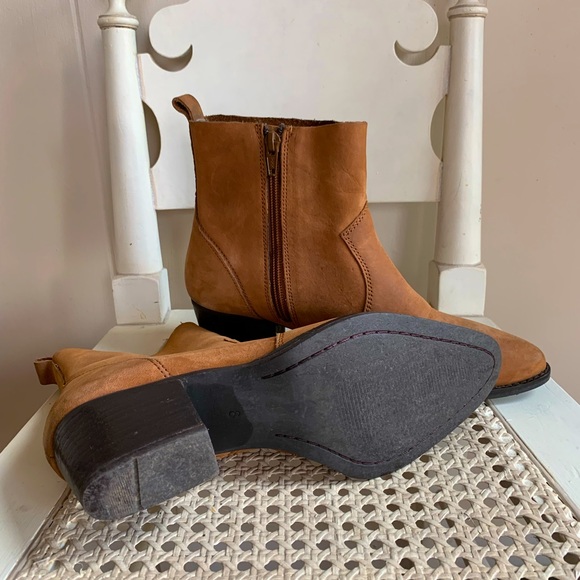 SPLENDID SUEDE BOOTS, BROWN, SIZE 8 - Picture 4 of 7